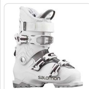 Very used ski boots